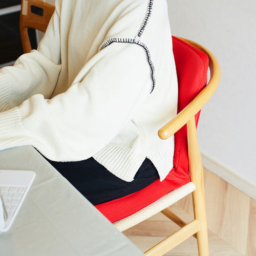 自然と正しい姿勢に「姿勢が良くなるクッション」